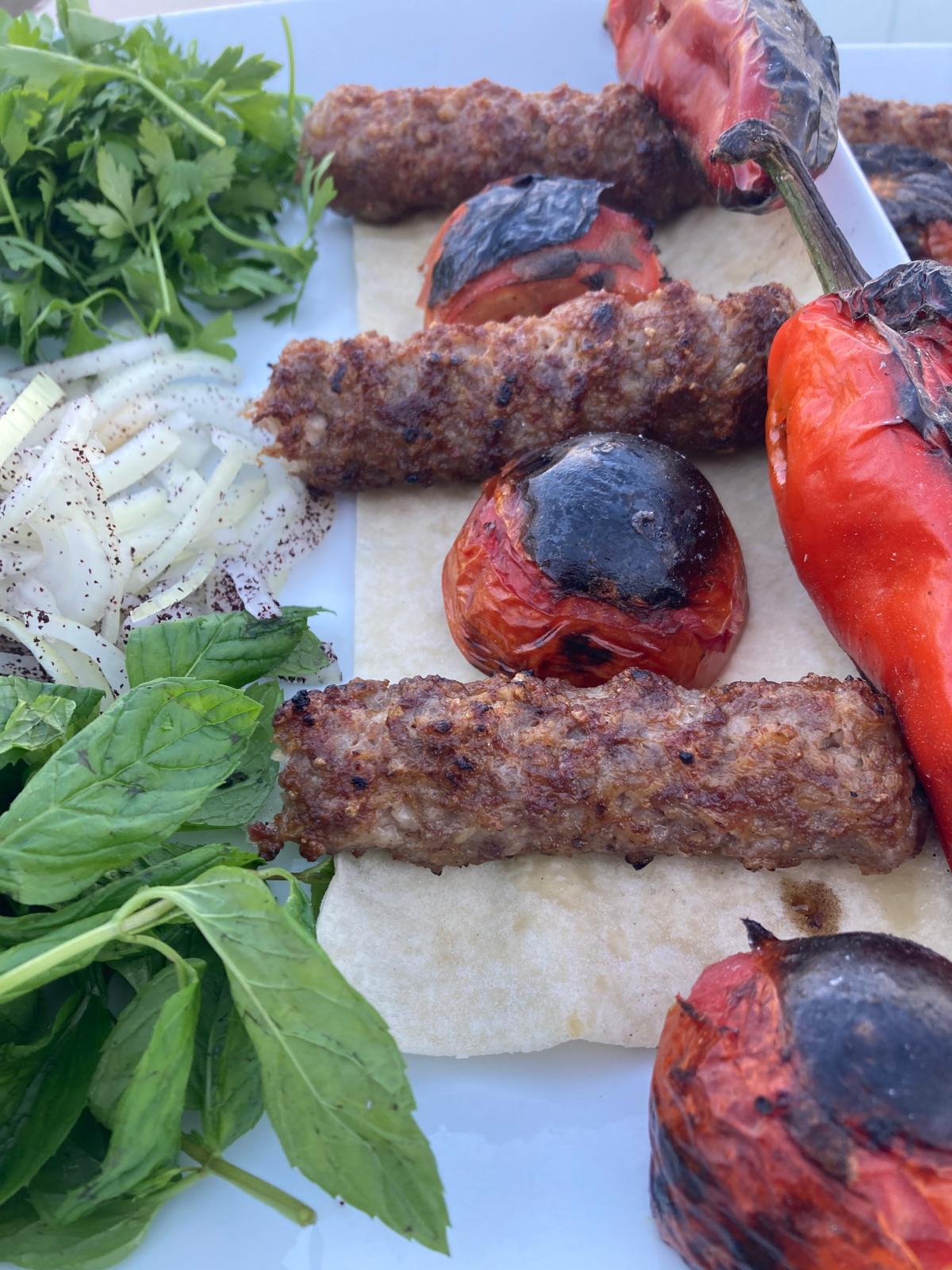 Urfa kebabı (tek şiş)